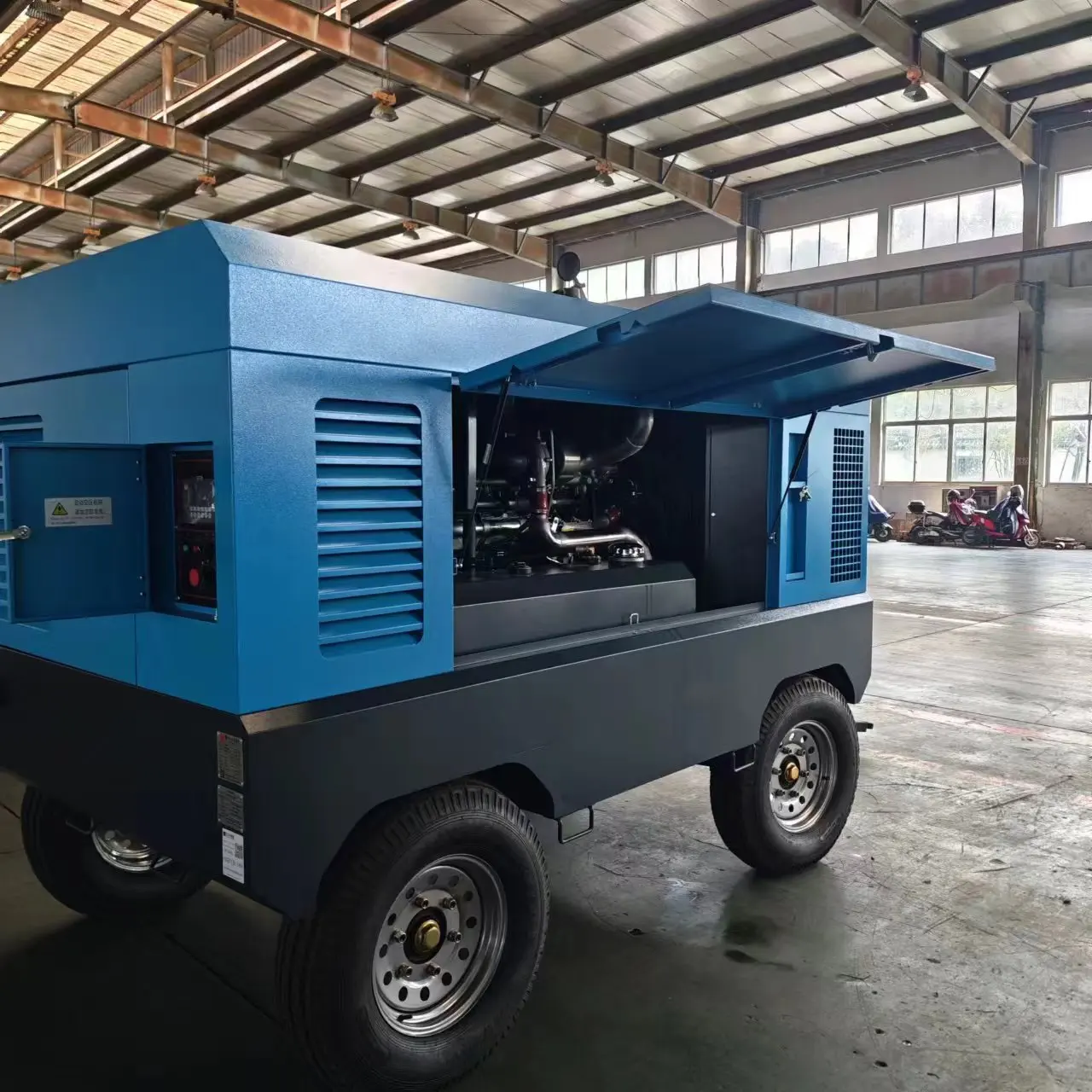 Hongwuhuan HGT17-17 Diesel Rotary Screw Air Compressor Truck Tires 12 Bar Working Pressure Lubricated Stationary Mines