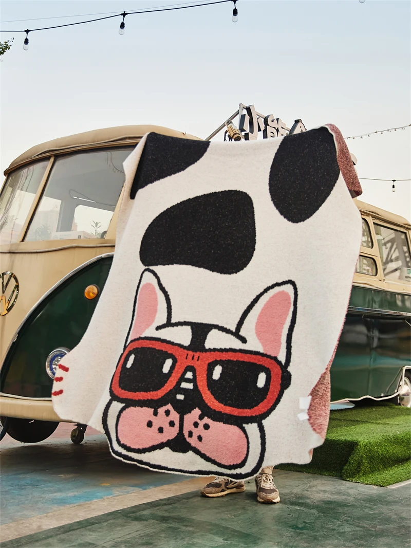 product hot selling 100 polyester jacquard  cartoon french bulldog microfiber knitted blankets for home decor sofa kfd-57