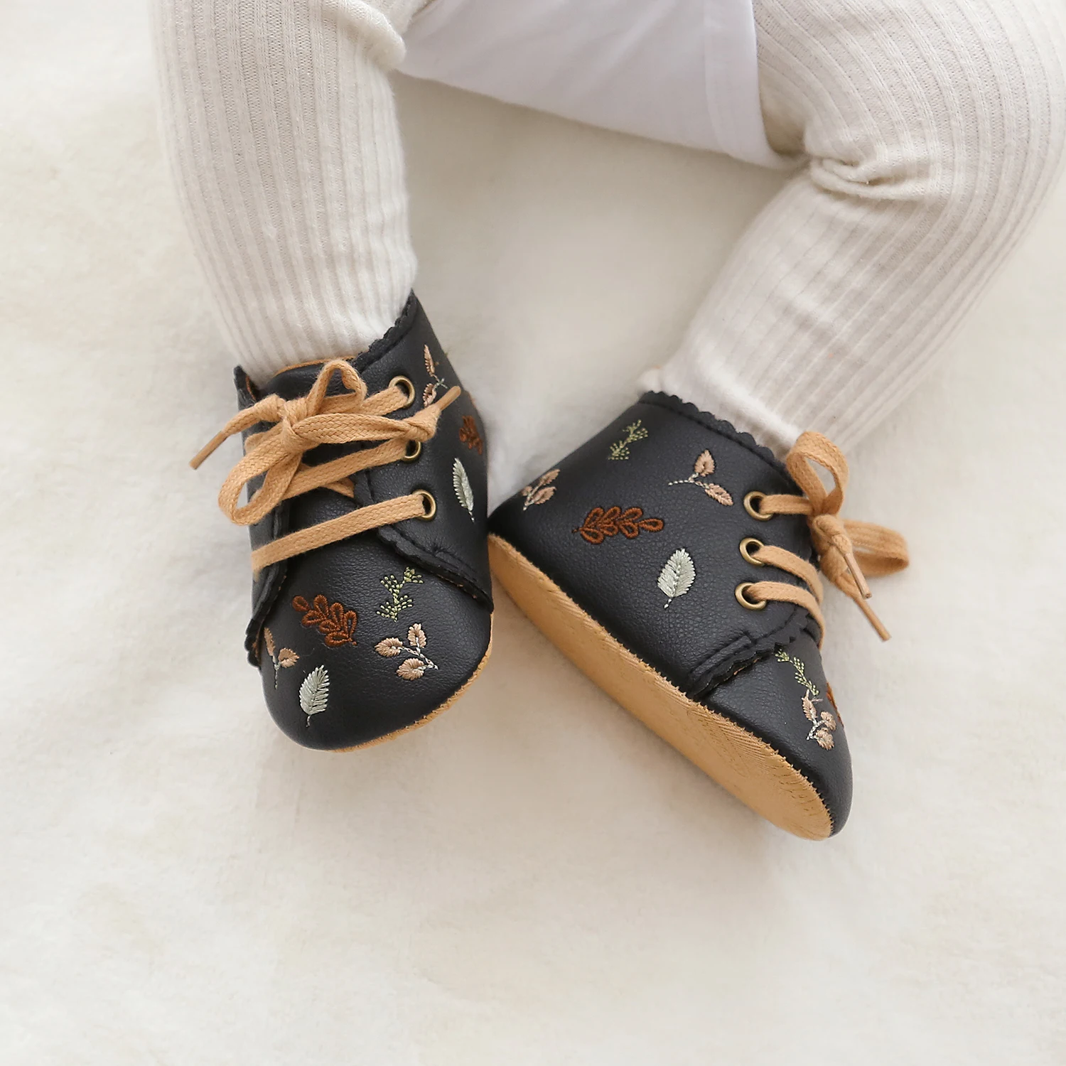 2024 Unisex Baby Toddler Shoes Soft and Non-Slip Embroidery Design for Spring Autumn Breathable and Flat Features details
