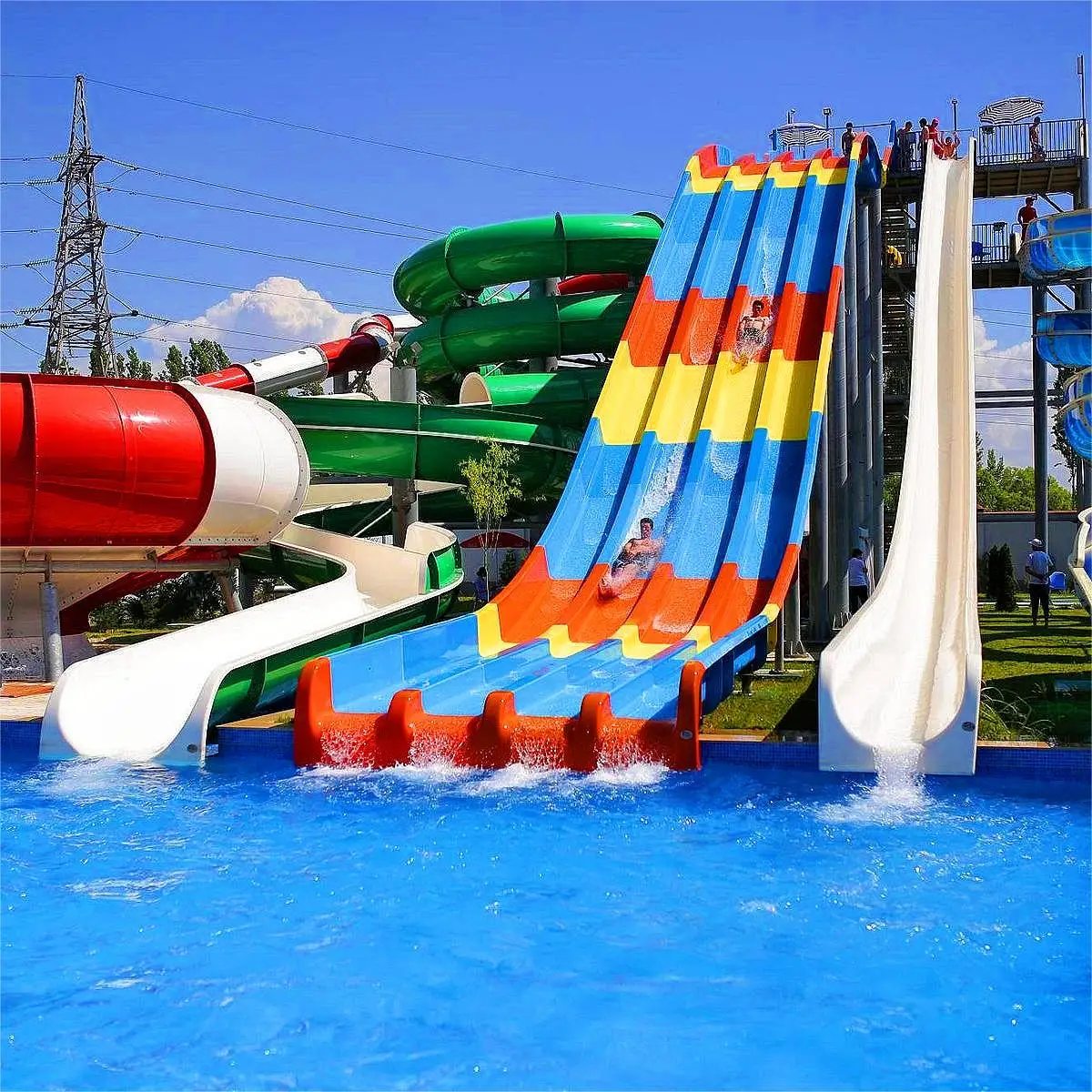 Customized Size Outdoor Water Park Slide with 6-8mm Thickness Fiberglass and Over 10 Years Service Life