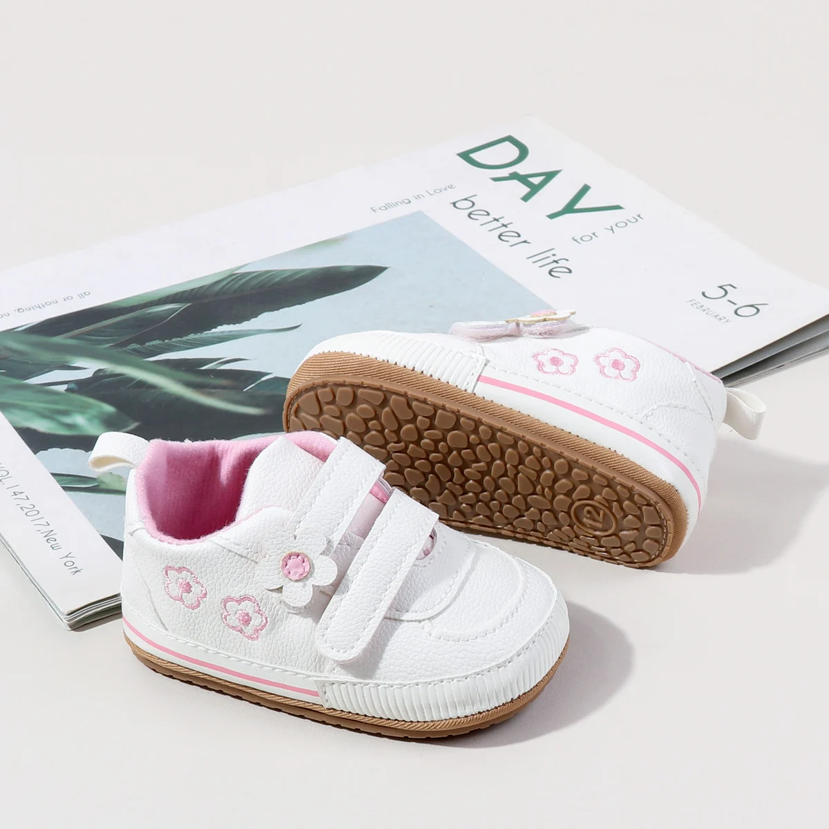 Hot Selling Hook&loop Embroidery Flowers Soft PU Leather White Baby Girls Shoes in Bulk details