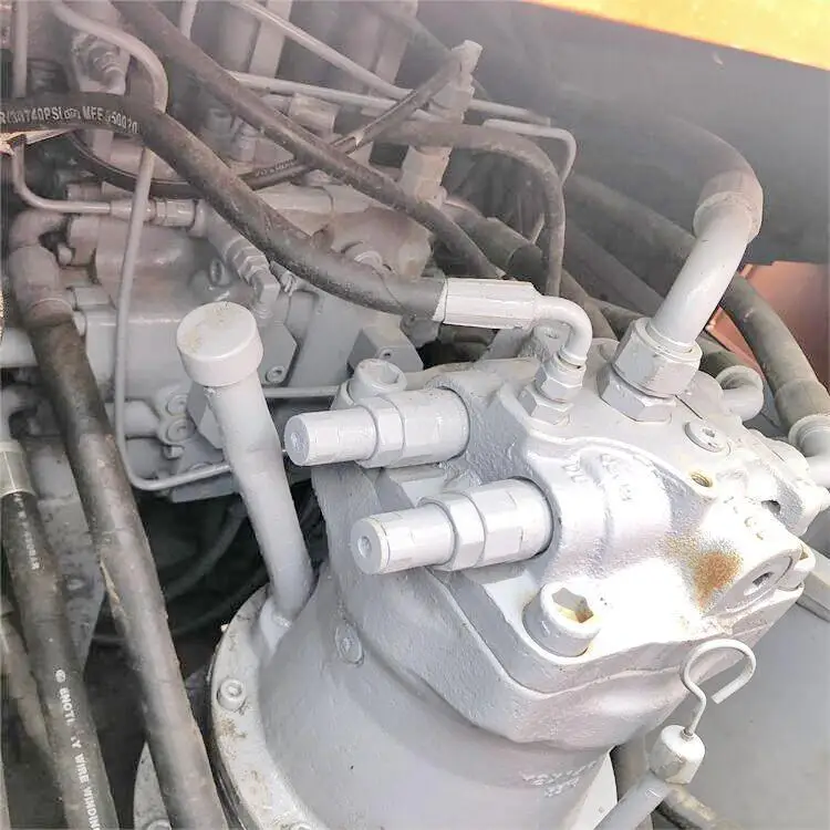 Used Hitachi EX200-5 Excavator with 18Ton Operating Weight 0.8 Bucket Capacity and 20000 KG Machine Weight