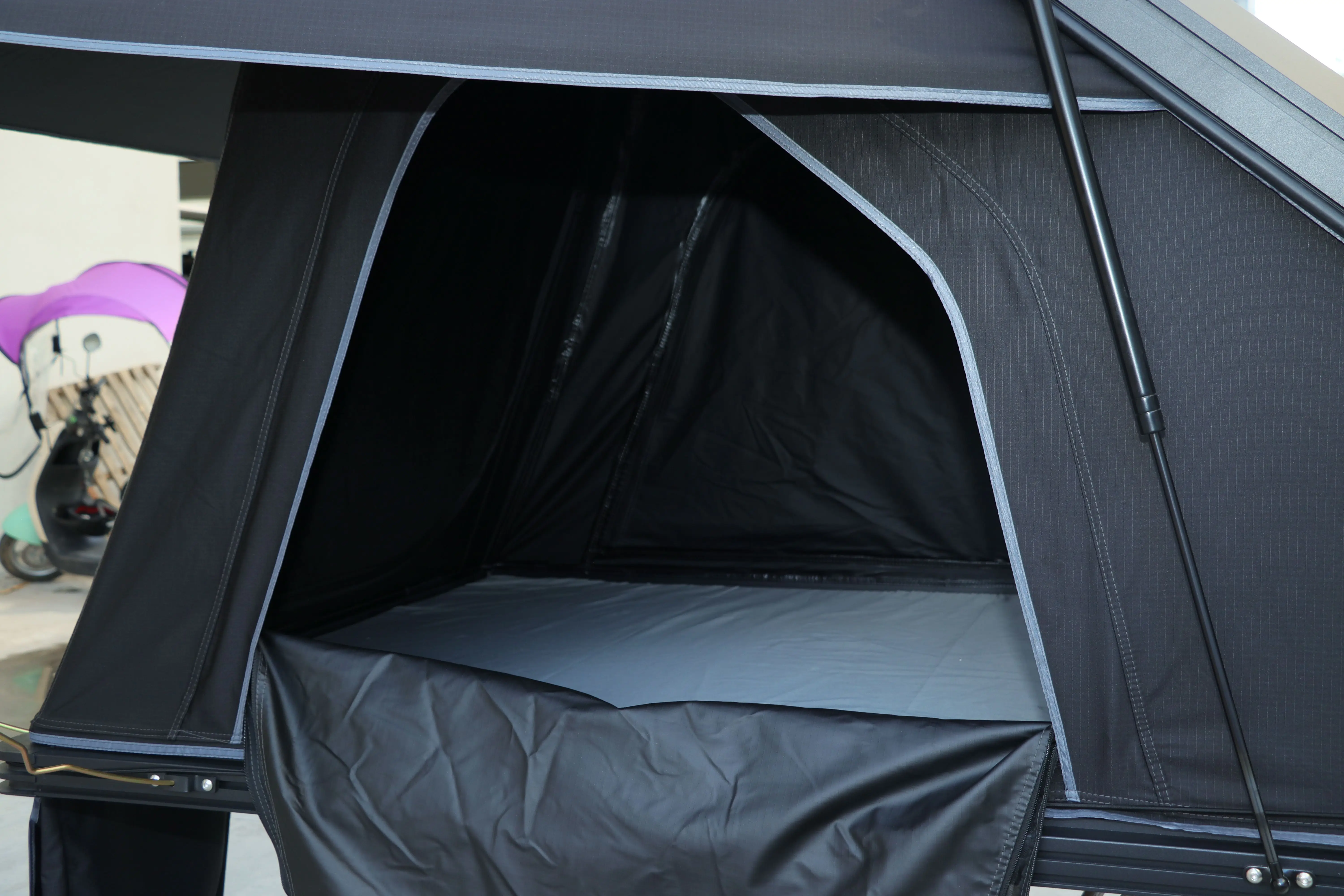 2.1M 320g Polyester Cotton 210*132cm Aluminum Hard Shell Roof Top Tent for Offroad Camping