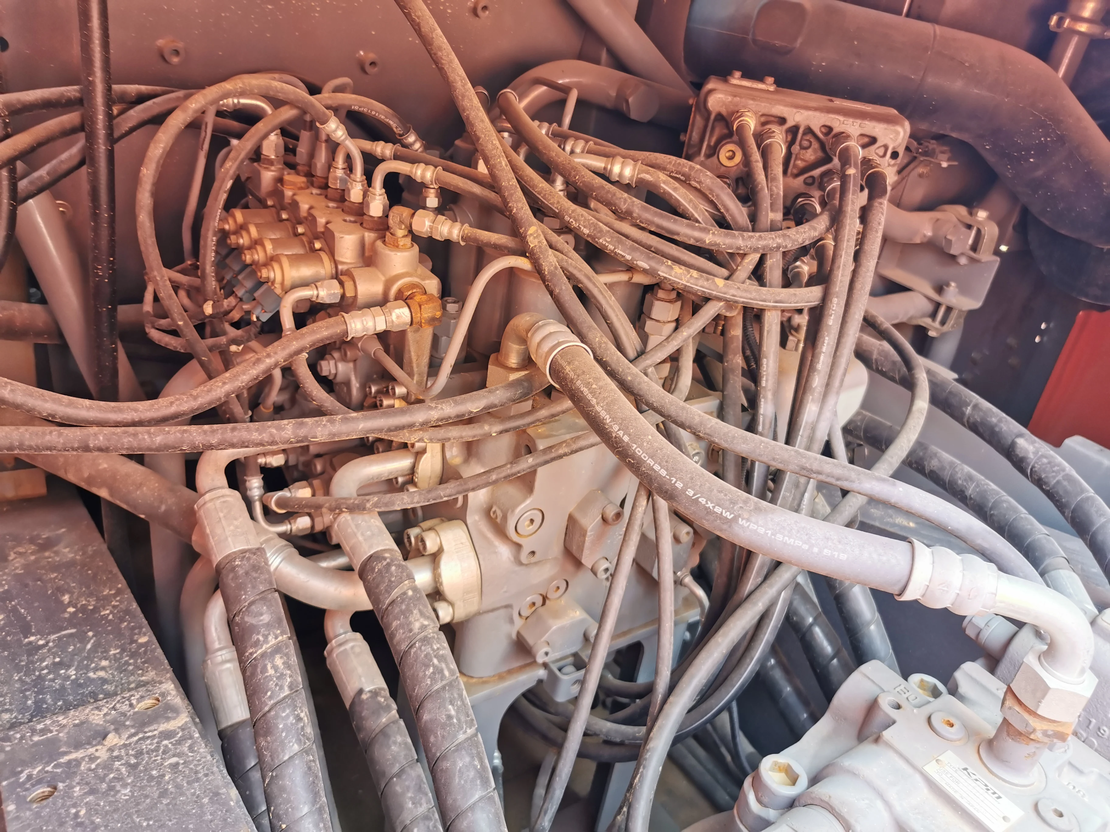 Used Hitachi ZX240H Crawler Excavator with 1.2m³ Bucket Capacity 132KW Power and 0-2000 Working Hours