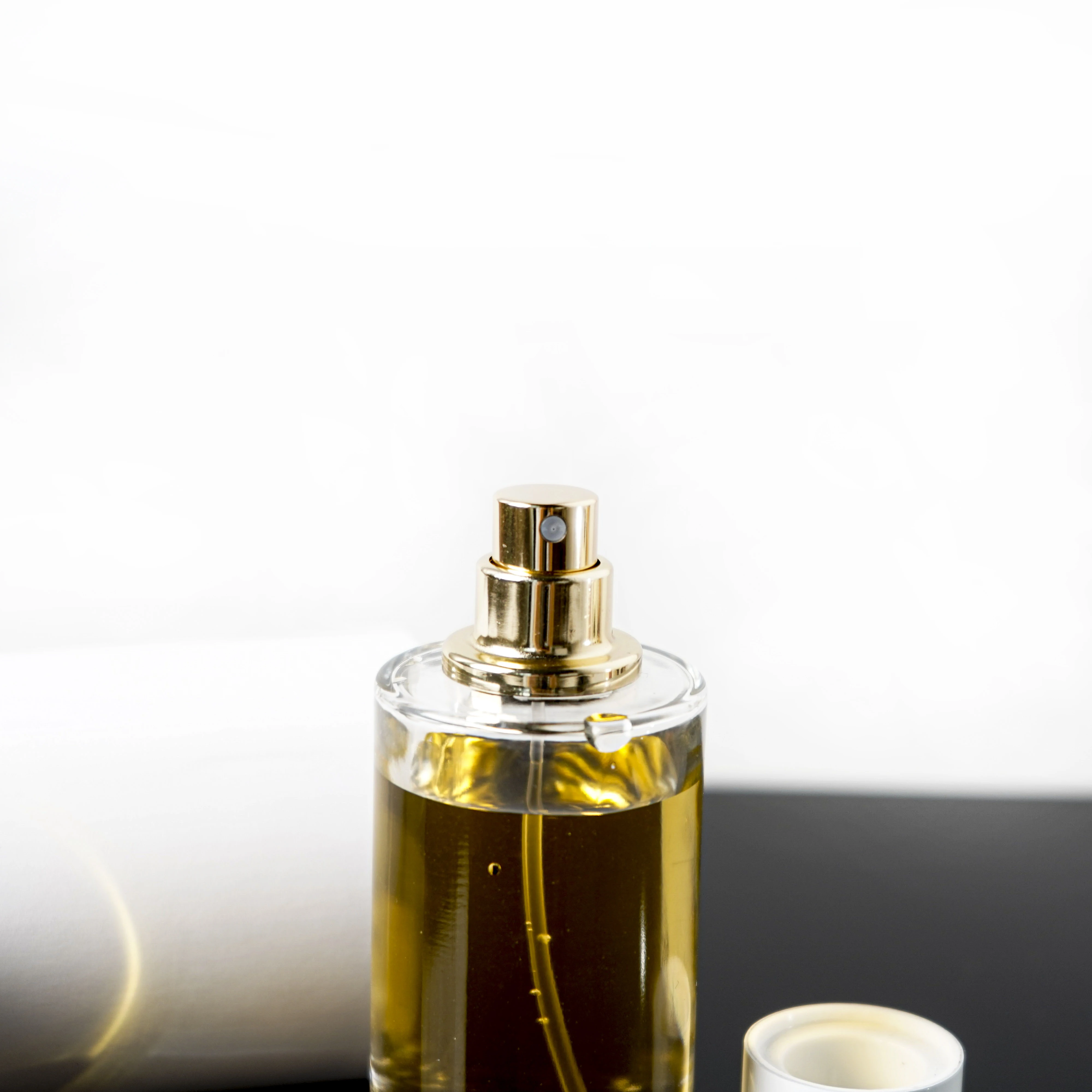 50ml Clear High Quality Glass Perfume Bottle with Crimp Neck and Polished Finish