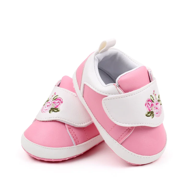 Spring and Autumn Anti-Slippery Court Sneakers for Baby Girls Hook&Loop Embroidered Flower Design Soft Bottom Shoes supplier