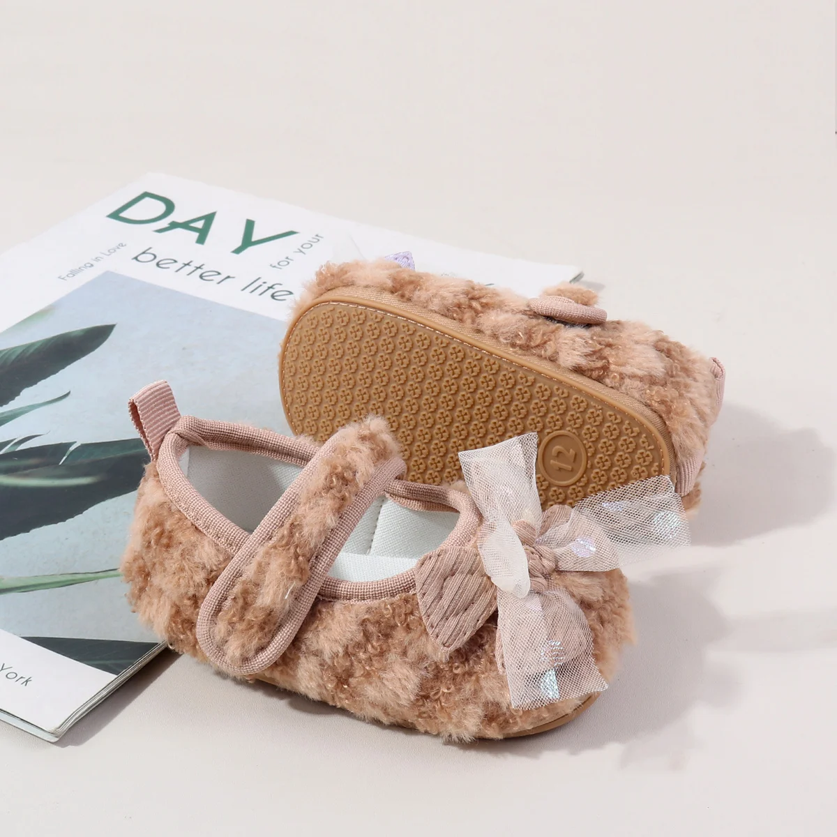 Wholesale Velvet Material Cute Newborn Baby Girls Shoes supplier