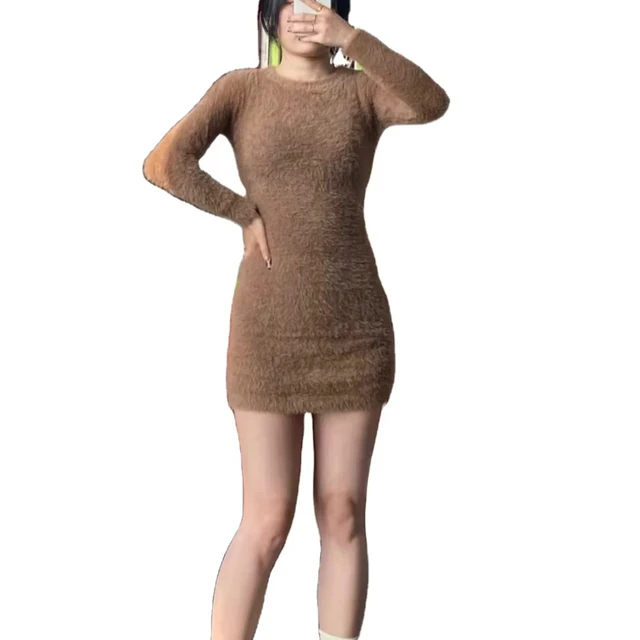 Brown tight round neck long sleeved knitted autumn and winter new dress with waist bag and buttocks, sexy short skirt