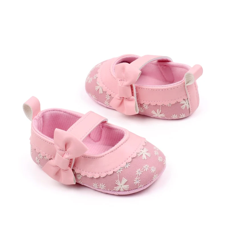 Spring and Autumn Soft Bottom Baby Girl Shoes Breathable and Lightweight Flower Embroidery Design with Anti-Slip Flat Feature factory