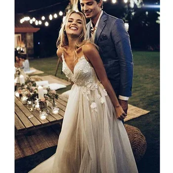 2020 Cheap Boho Wedding Dress Appliqued with Flowers Tulle A-Line Sexy Backless Beach Bride Dress Wedding Gown