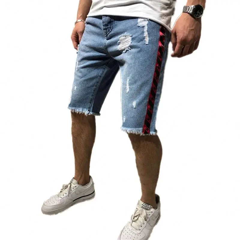 Outfit de hombre con pantalón gris a cuadros y camisa blanca 】