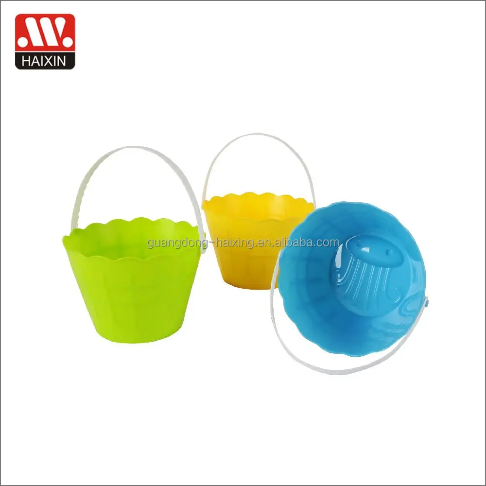 Factory supplying 4L Plastic Bucket Mini Bucket With Handle Popular Kids Beach Toys  Home Cleaning Bucket