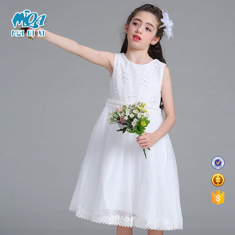 robe blanche pour enfant