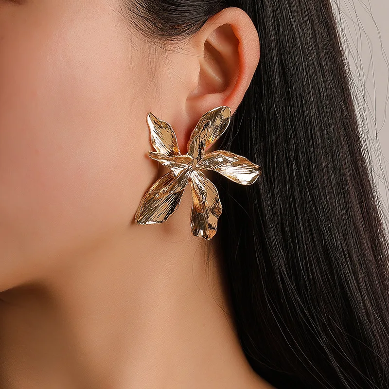 big gold flower stud earrings