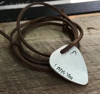 Men'S accessories wholesale brown leather silver plating guitar pick necklace