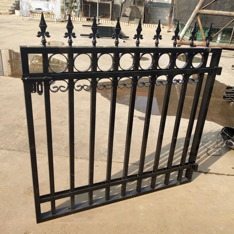 Featured image of post Iron Simple Gate Design For Home / The steel and wood combination are romantic and charming.