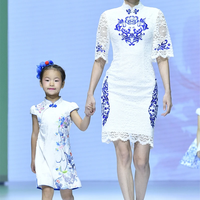 Family look embroidery elegant dress  mother daughter lace dresses mommy and kdis clothes for whole sale