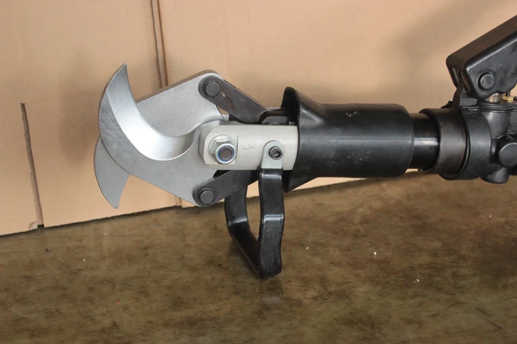 CPC-65K Hand Operated Hydraulic Cutter for Armoured Cable With Scissors Type Opening Blade