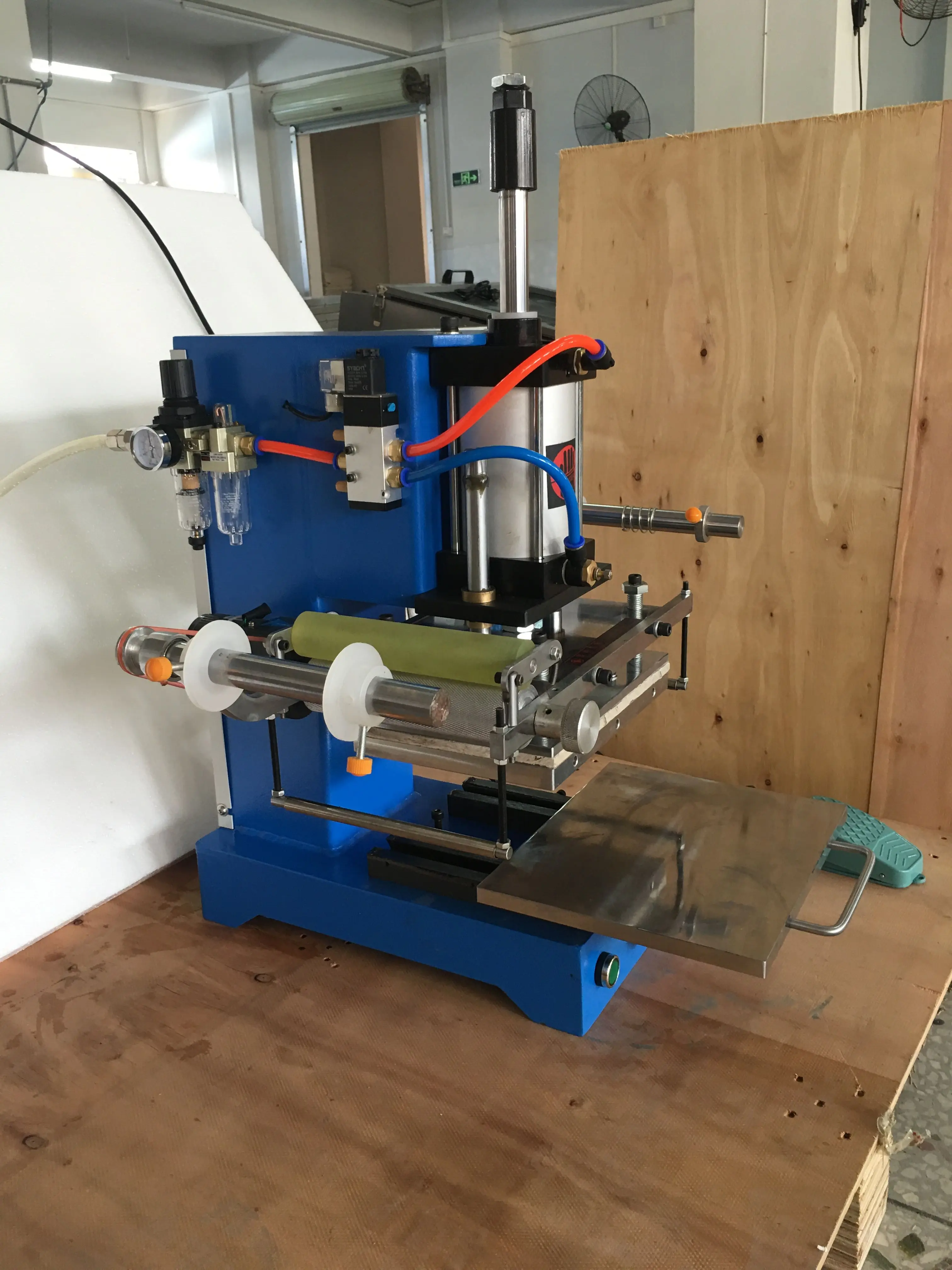 product pneumatic semi automatic hot foil stamping machine manufacturing plant used heat press leather label garment-2