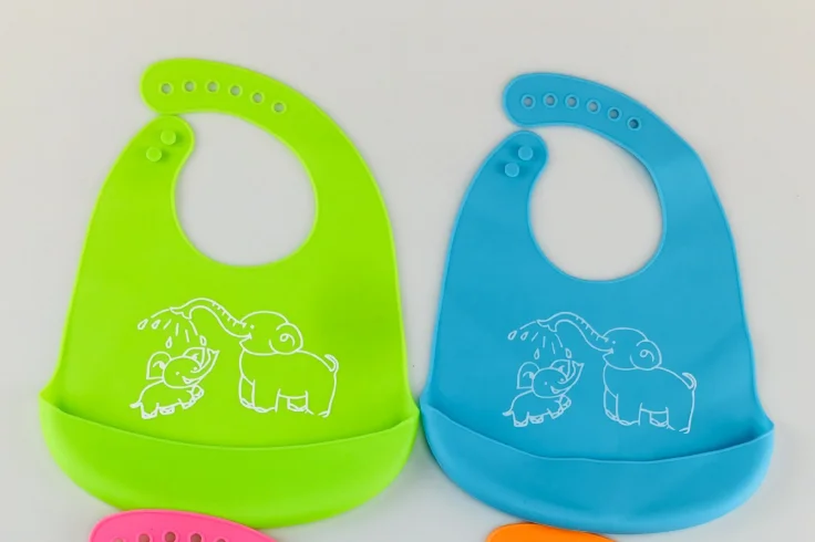 BPA free Adjustable silicone Bib, Waterproof Saliva Bibs New Infants Baby Kids Silicone Bib