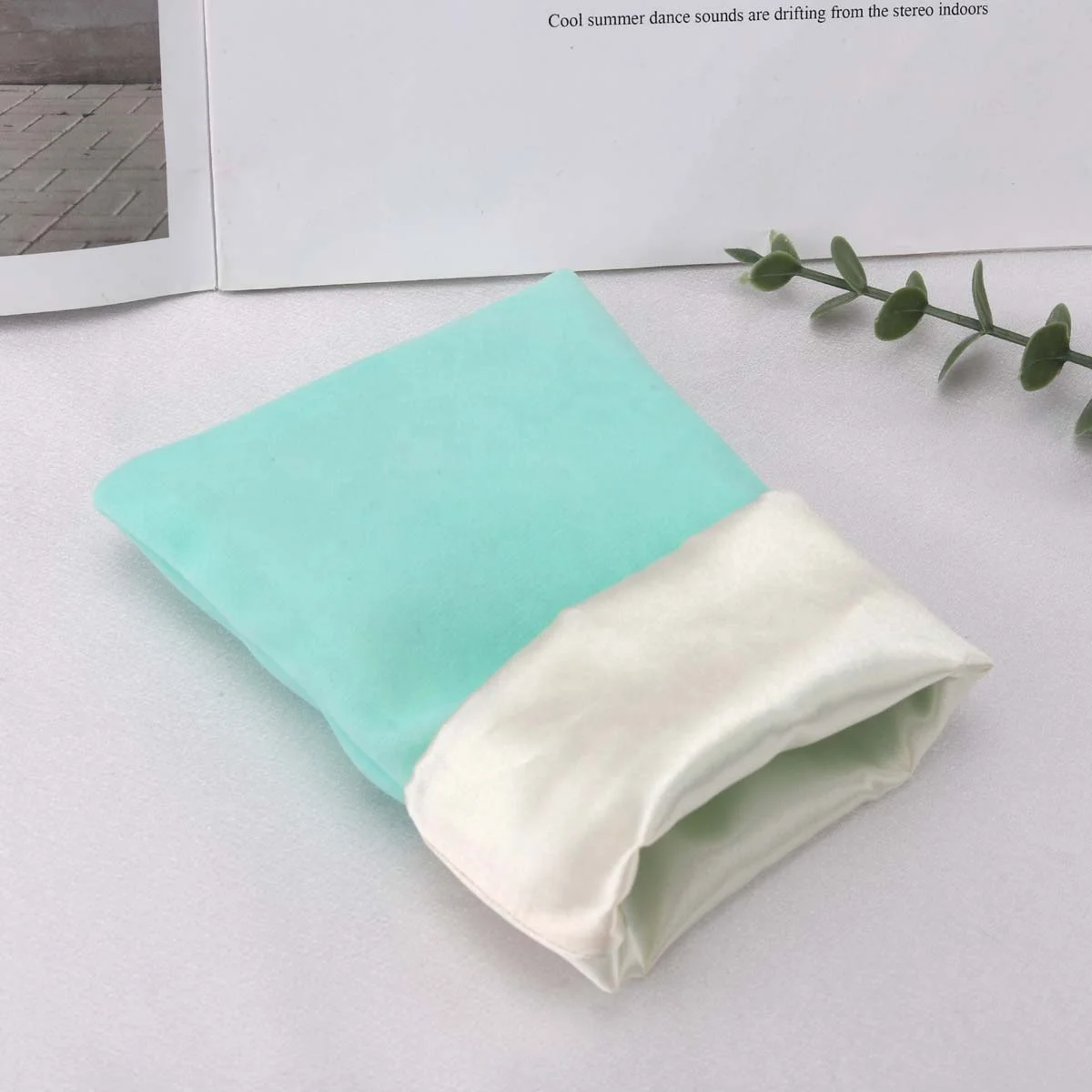 10*15 Cm Luxury White Blue Velvet Cosmetic Perfume Skincare Packaging Bag Drawstring Velvet Gift Jewelry Pouch