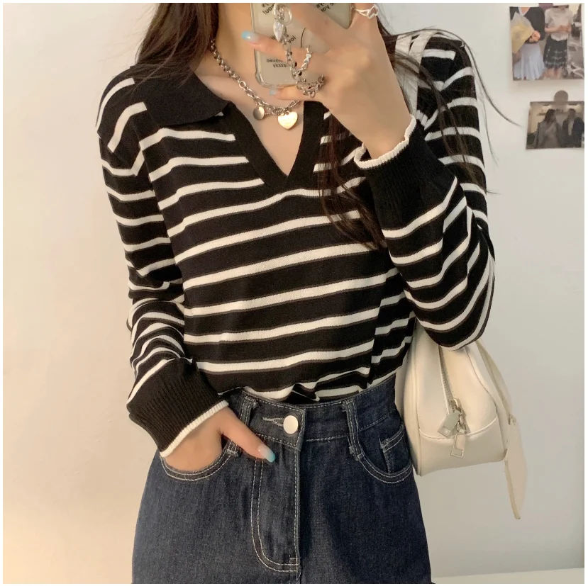 Factory Direct Wholesale Autumn Black White Knit Striped V-Neck Women Lady's Sweater