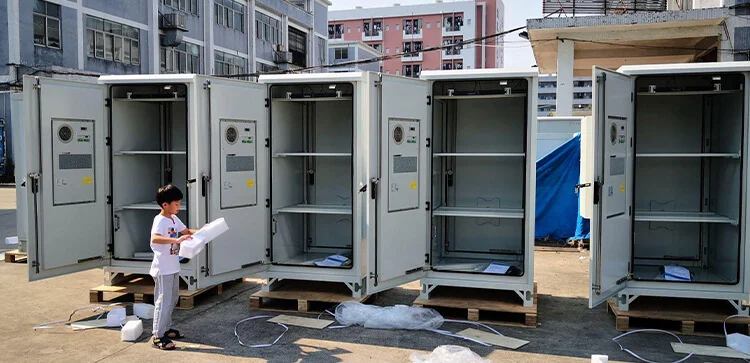 IP65 IP54 Metal Telecom Outdoor Cabinet With Air Conditioner Server Rack Battery Cabinet(图2)