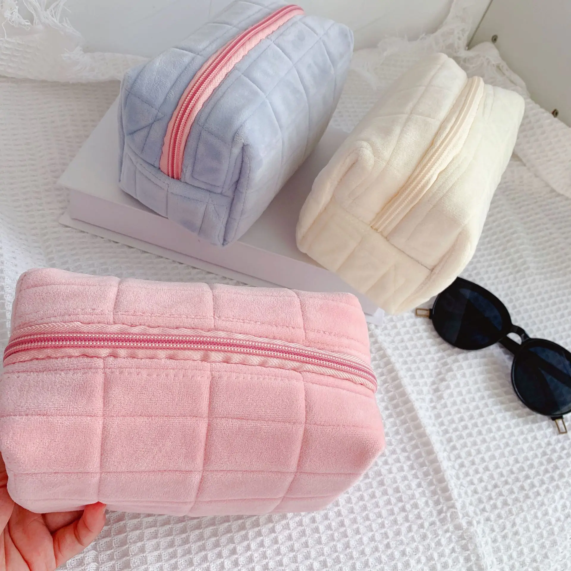 Wholesale travel cosmetics toiletries bag New design beauty bag custom short velvet cosmetic bag