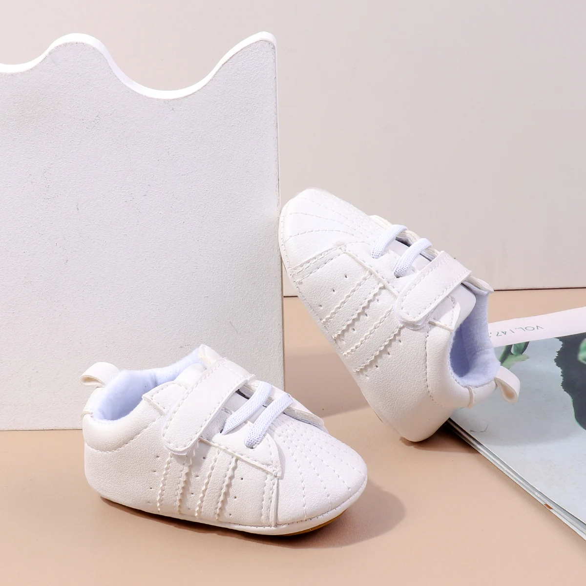 High Quality Unisex Flat Shoes Shiny Baby Shoes with Red Heart Fashion Design Breathable and Hot Selling Wholesale supplier
