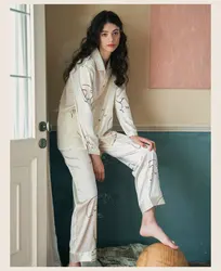 Fashion style low comfort long sleeve two piece women satin silk pyjamas
