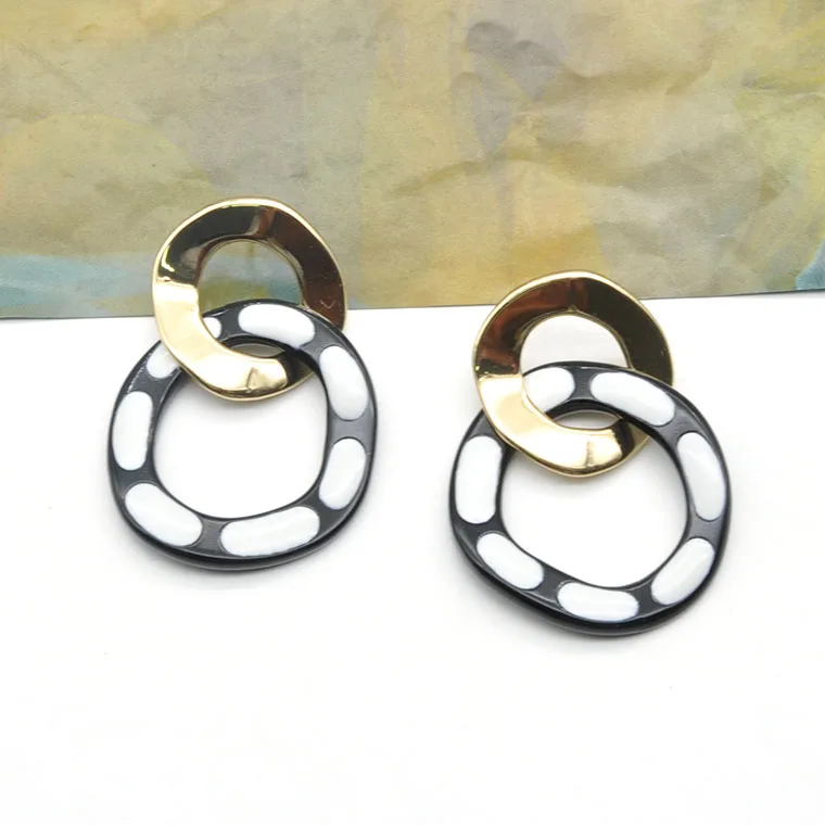 Custom trendy hand painted earrings for women round acrylic gold chain link earrings