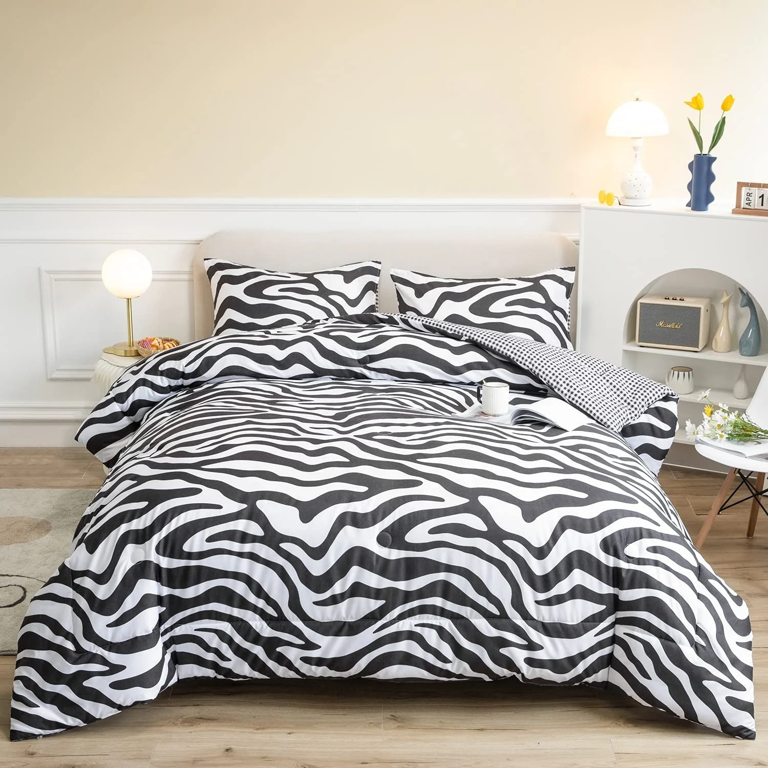 Factory Wholesale Zebra Striped Print Comforter Set Black And White All  Season Customized Quilt Bedding Set - Buy Ultra Soft Reversible Plaid  Checkered Winter Comforters Set Queen Bedding Product For Home,Luxury  Quality