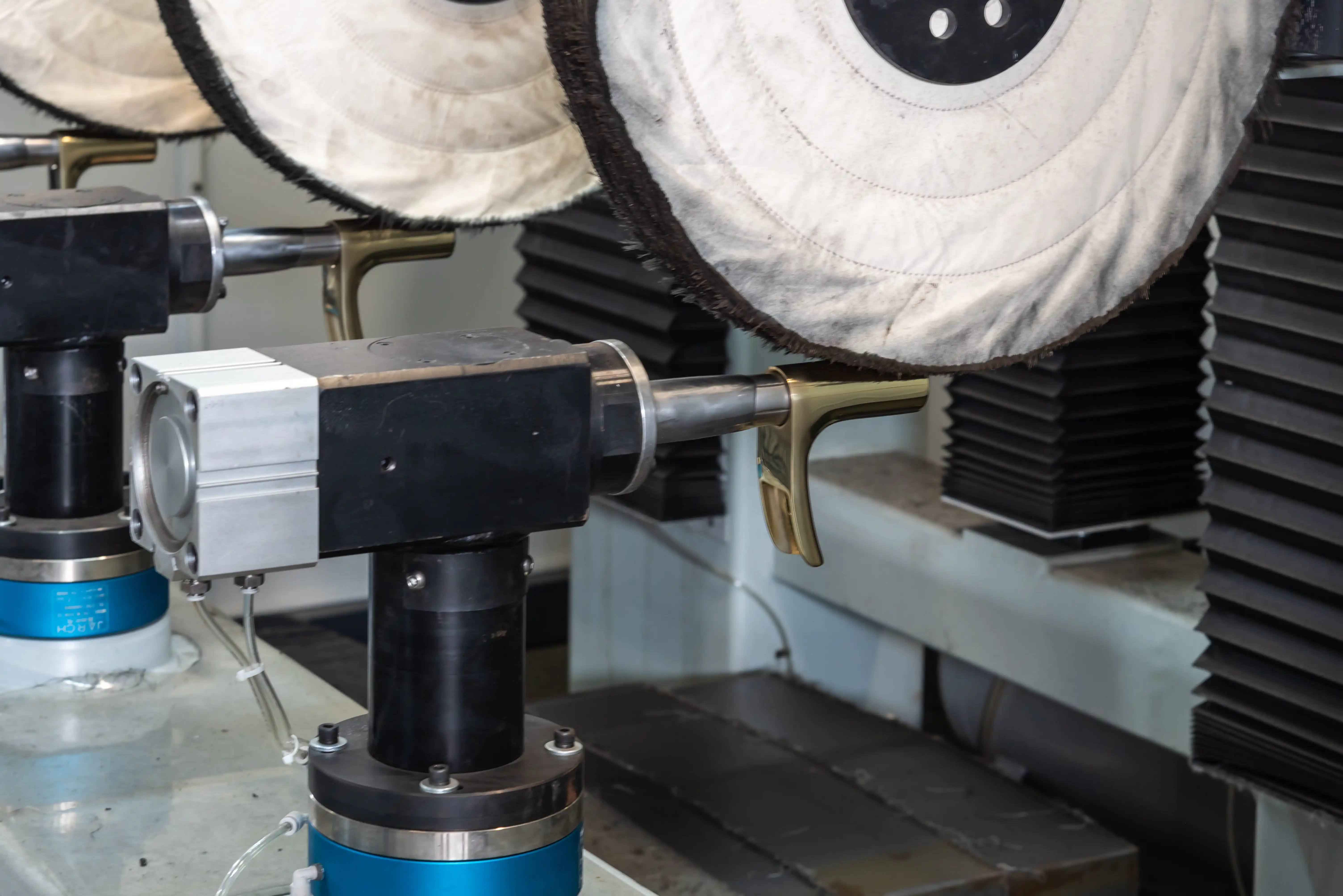 Robotic Bent Tube Polishing Machine CNC Programmable High Efficiency 2