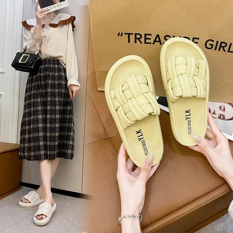 Small fragrance woven slippers female summer wear ins tide soft sole sandals 2023 new thick sole one word beach shoes
