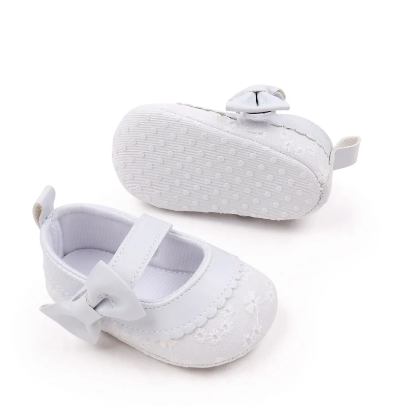 Spring and Autumn Soft Bottom Baby Girl Shoes Breathable and Lightweight Flower Embroidery Design with Anti-Slip Flat Feature details