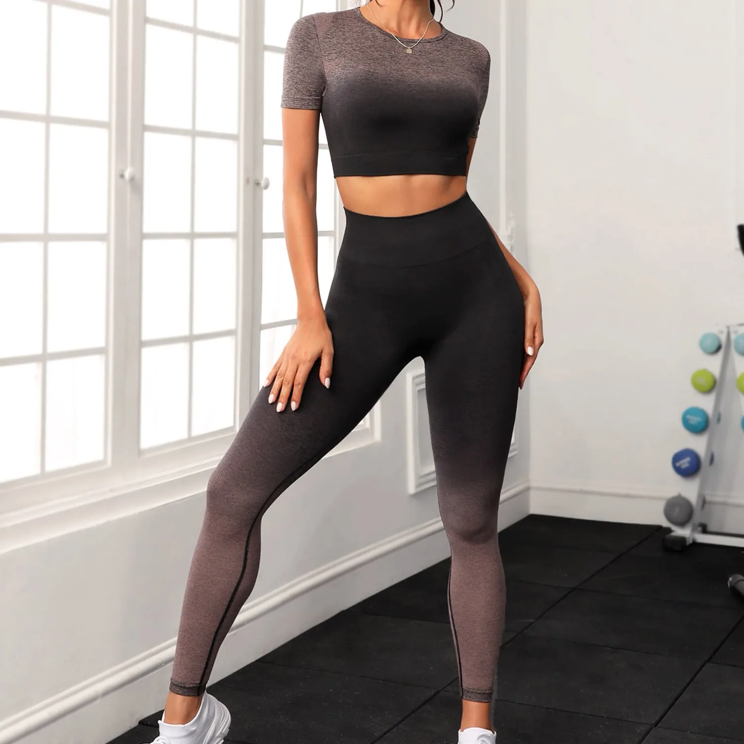 Hot Girls Seamless Tight Yoga Set New Design Contrast Color 2PCS Fitness Set Short Sleeve Top With Leggings Gym Suit