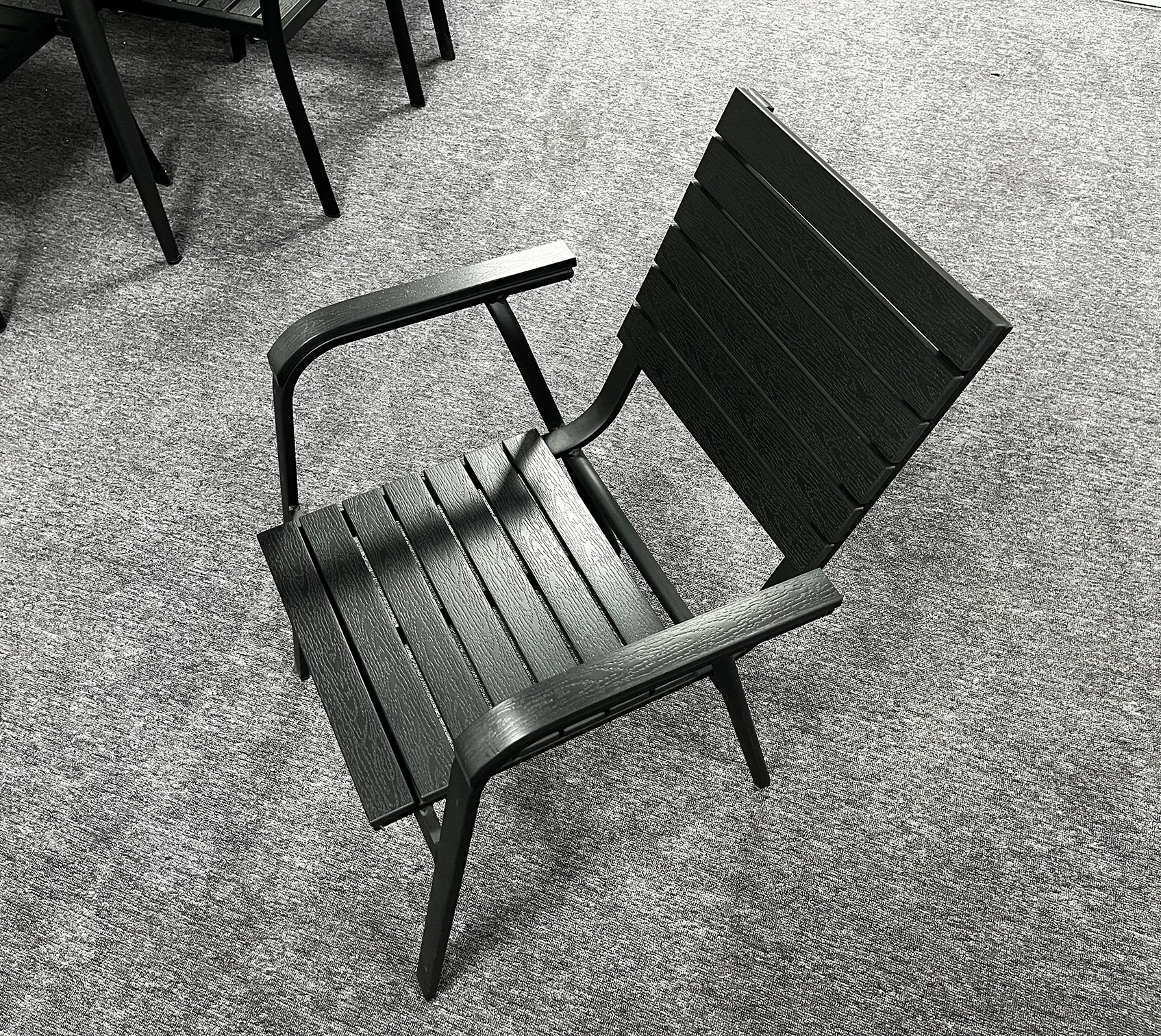 Custom Modern Metal Out Door Table and Chairs Steel Table  Aluminum Chairs Outdoor Furniture Patio Dinning Table Patio Furniture