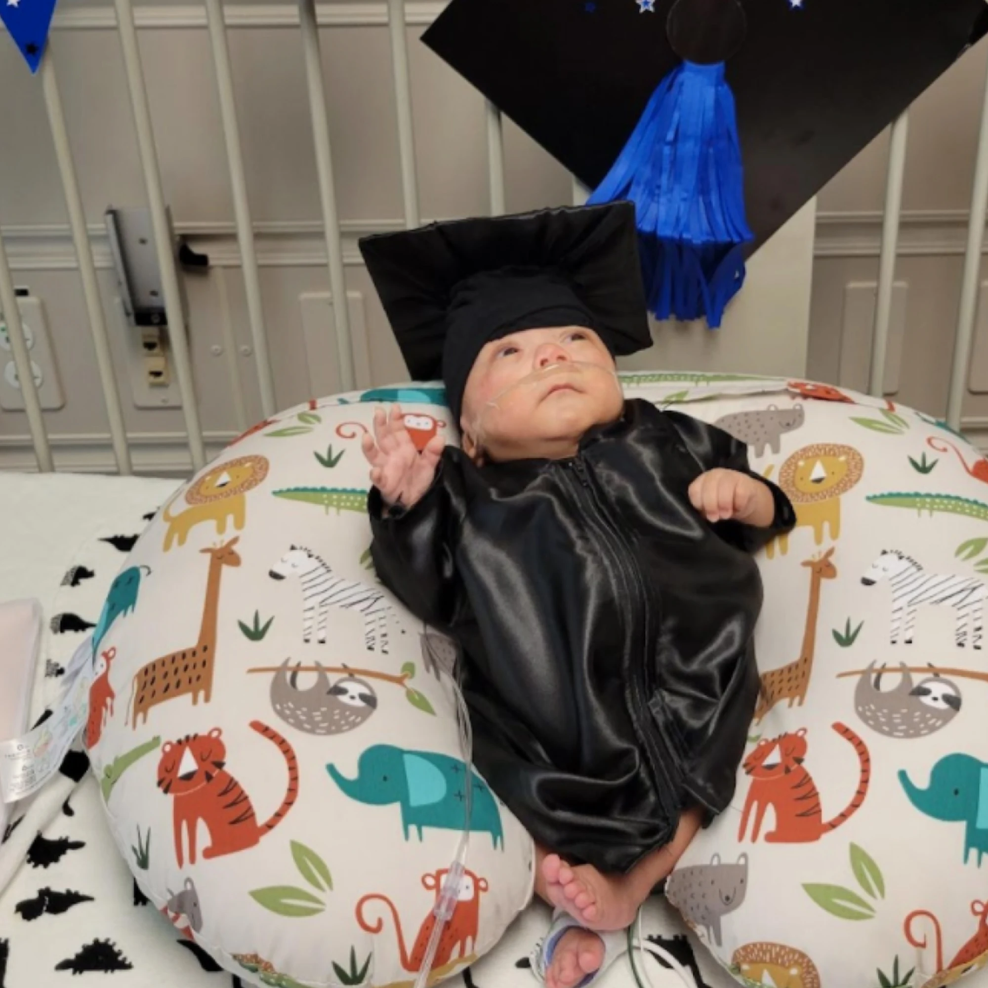 Infant Toddler NICU Baby Shiny Graduation Cap and Gown Set with Tassel manufacture