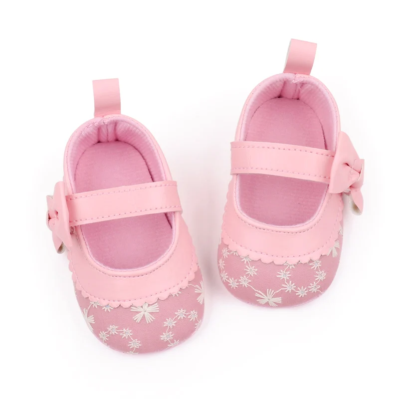 Spring and Autumn Soft Bottom Baby Girl Shoes Breathable and Lightweight Flower Embroidery Design with Anti-Slip Flat Feature details