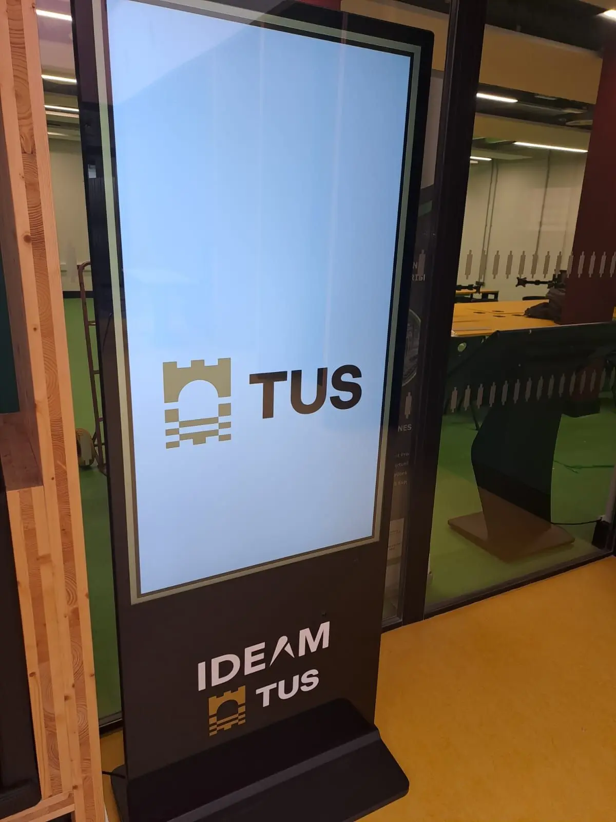 55 Inch Free Sample Available Ultra Thin Totem Display Touch Screen Kiosk Advertising Player LCD Floor Standing Digital Signage details