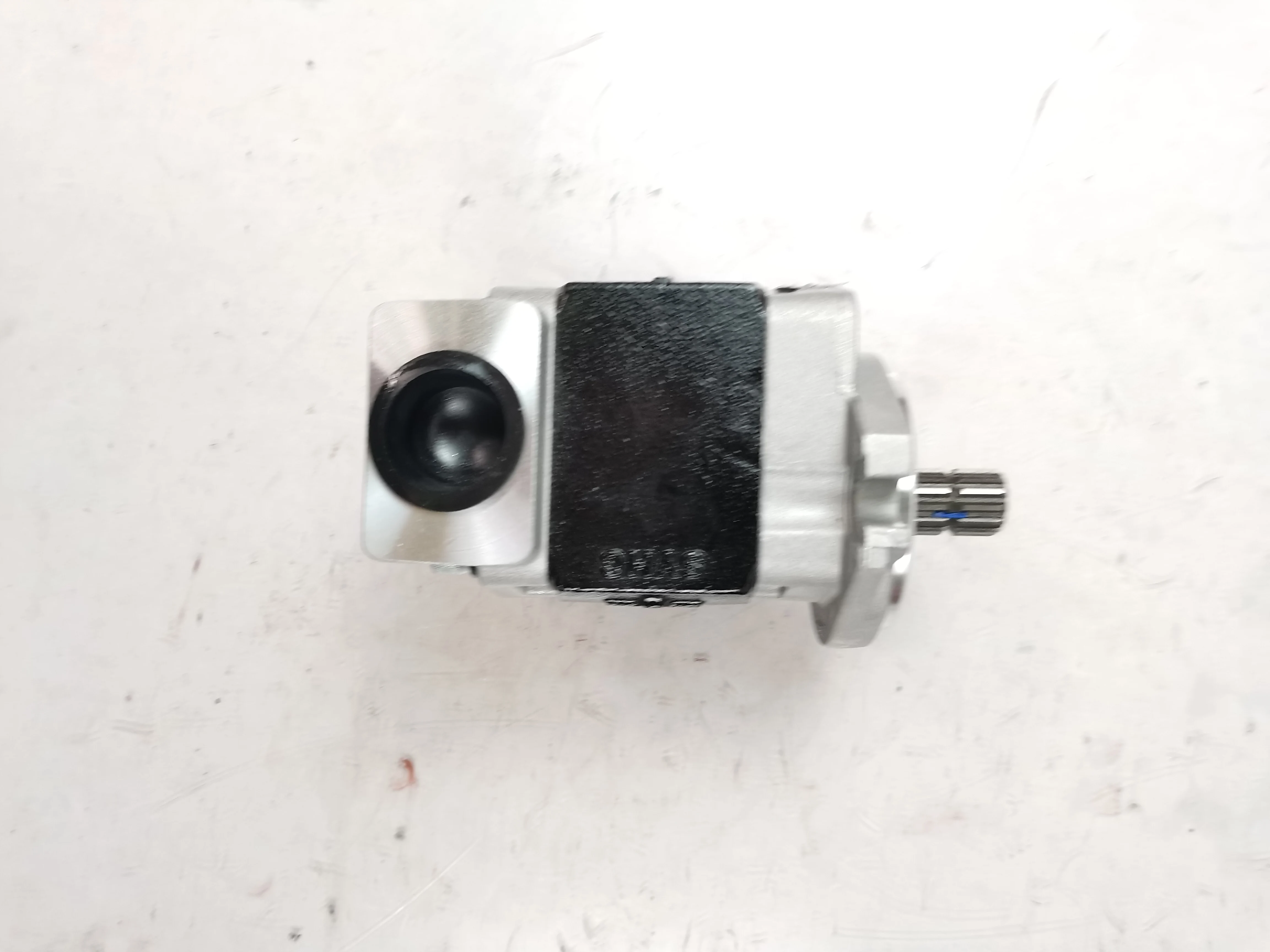 Customizable OEM High Pressure Hydraulic Gear Pump for Komatsu 13T SGP36 L-1 with 12cm³ Displacement and 150 bar Operating Pressure