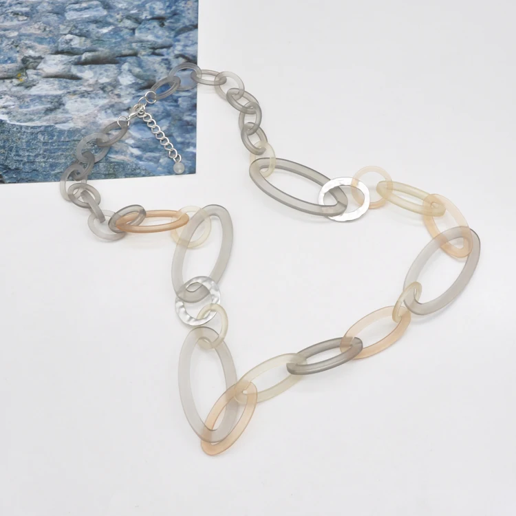 2021 trendy fashion wholesale grey transparent resin acrylic jewelry necklace