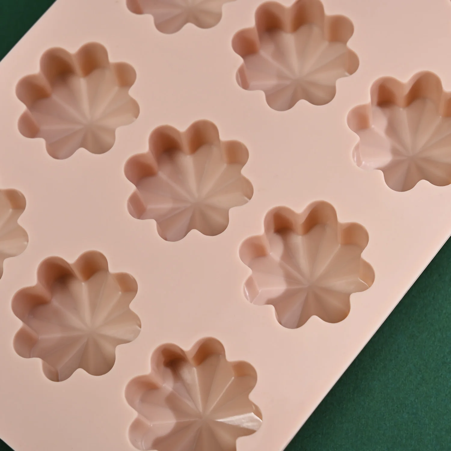 Reusable 15 Cavity Flower Shaped Silicone Chocolate Mold Kitchen Baking Tool With Color Card Package