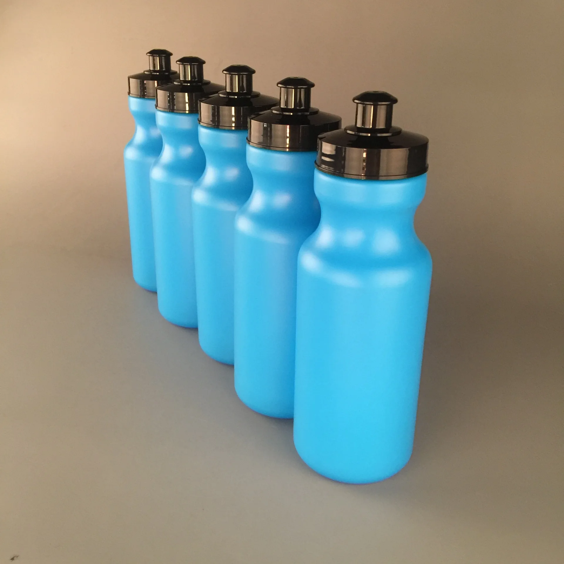 Custom Logo Plastic Sport Water Bottle 600ML BPA Free Sports Gym Bicycle Plastic Water Bottles