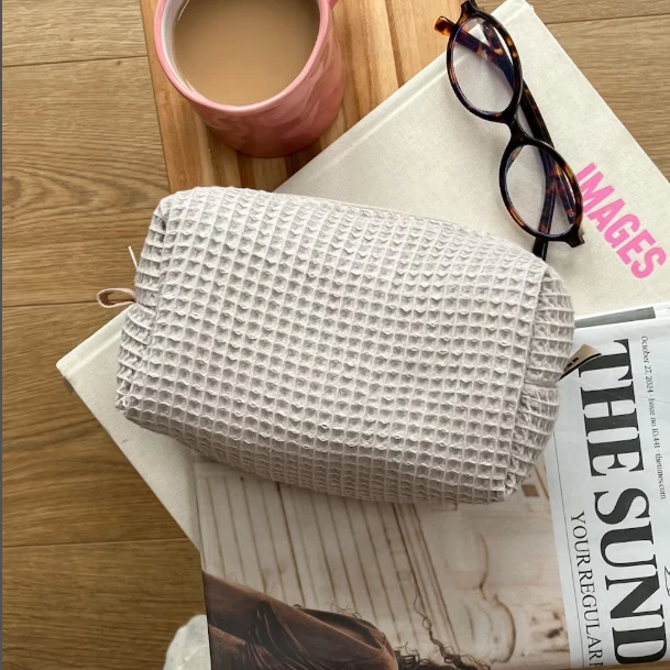 2025 New Cotton Waffle Cosmetic Pouch Make up Bag Multi Functional Toiletry Bag for Travel manufacture