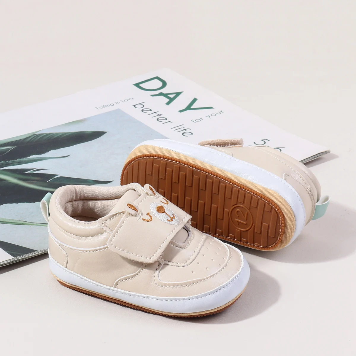 New Arrival High Quality Embroidered Bear Design Hook&loop Prewalker Baby Boys Shoes factory