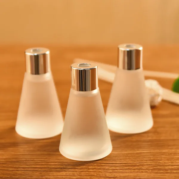 2023 Hot sell Household items Golden Gift Set Glass Bottle Aroma Reed Diffuser Home air clean Home fragrance Perfume Diffuser
