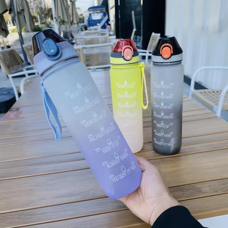 Customized Color 1050ml Sport Flask PETG/Tritan Water Bottle with PP+PC lid and Rope Convenient to Carry