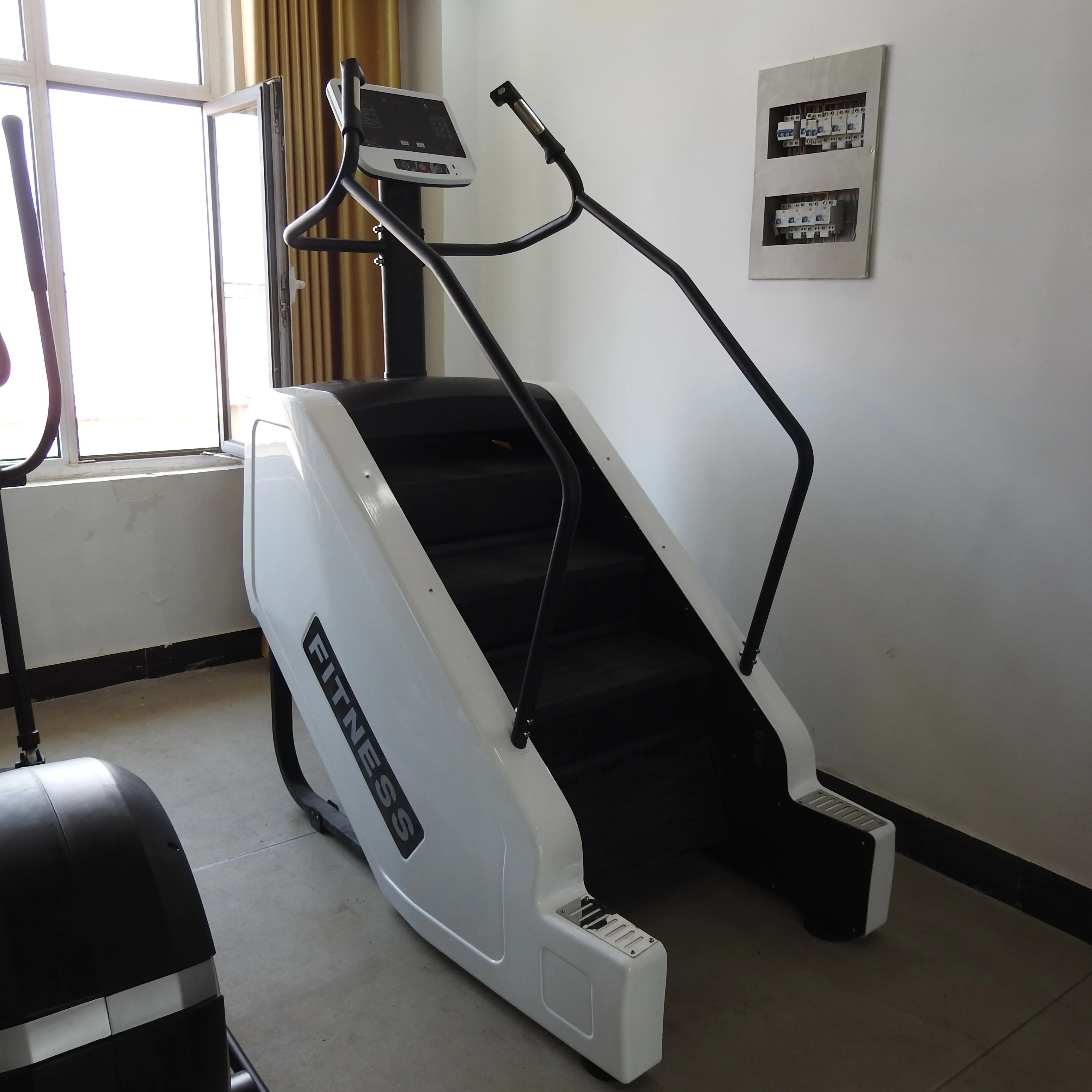良好的设计健身房健身楼梯大师,高品质销售有氧训练步步机爬楼梯