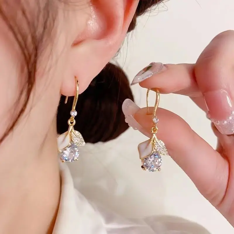 Korean Ginkgo Leaf Light Luxury Shiny Exquisite Earring Hook Women's Tiny Drop Crystal Earrings for Women
